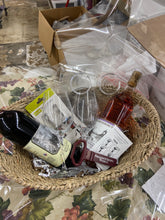 Load image into Gallery viewer, Gift basket
